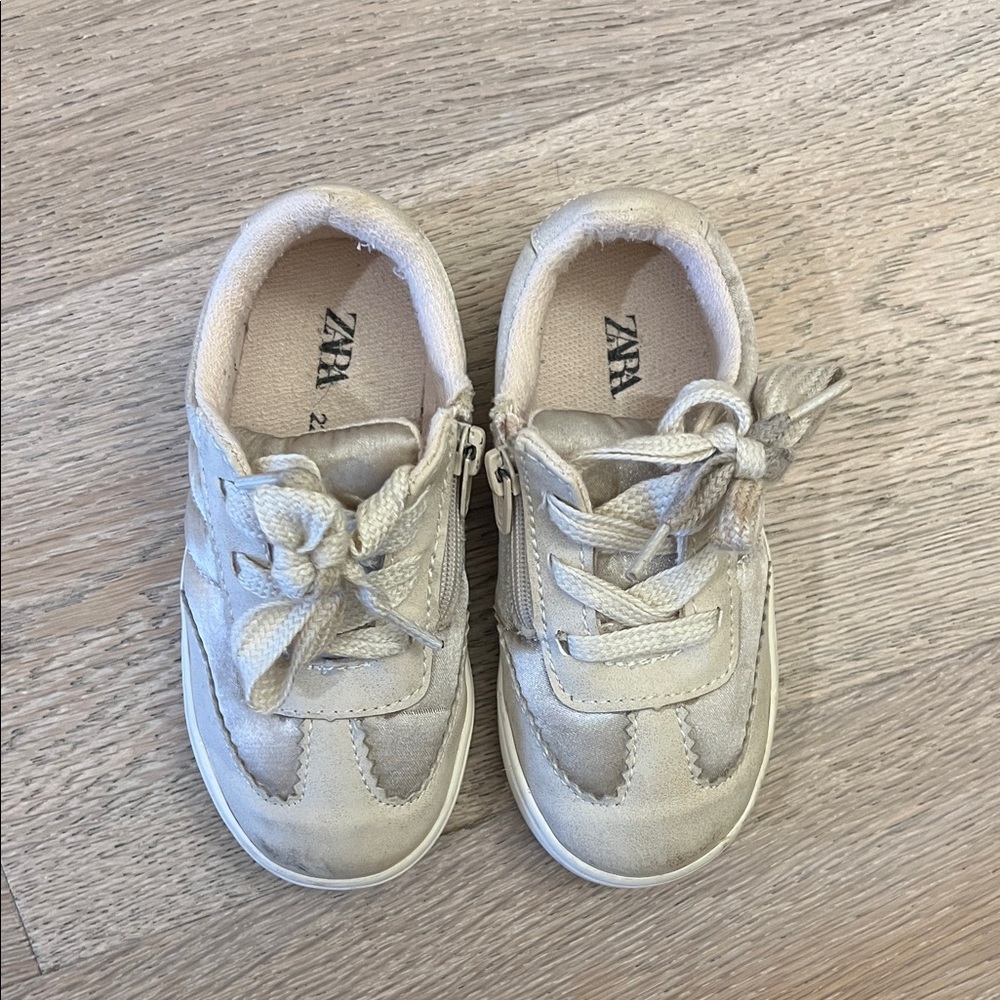 Zara Kids Beige Sneakers size 22 aka US 6